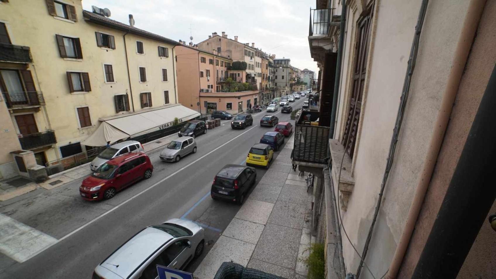 Destiny Home 2 Verona Piazza Isolo Buitenkant foto